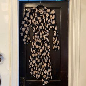 Arobatherapy black and cream floral robe